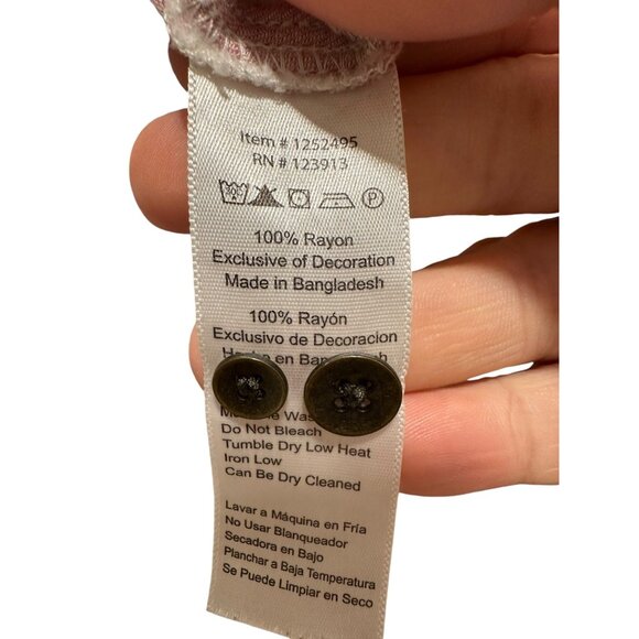 ๐ 2/$20 ๐ Pink and White Striped Long Sleeve Button Down Blouse sz S - Picture 6 of 6